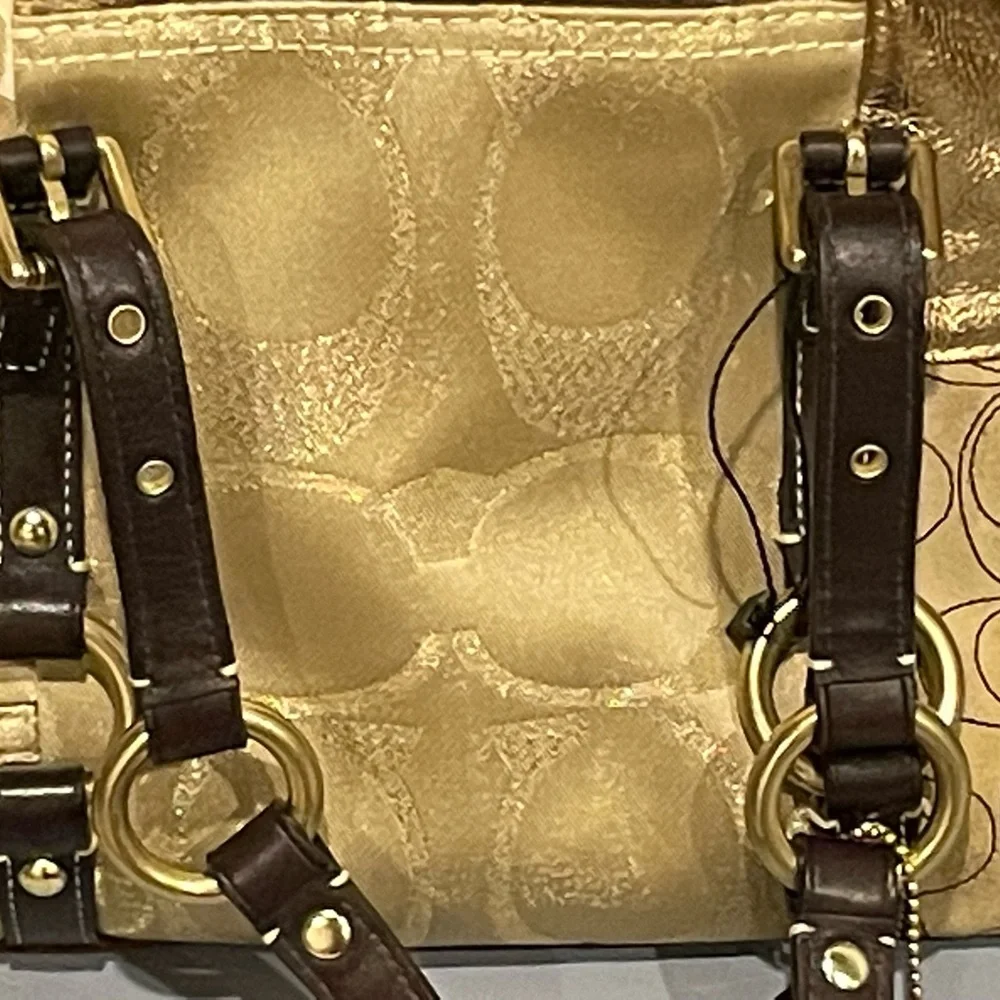 🤩 Coach Signature Gallery Logo Patchwork Shopper Tote so soft and roomy.🤩🎁 - Picture 10 of 10